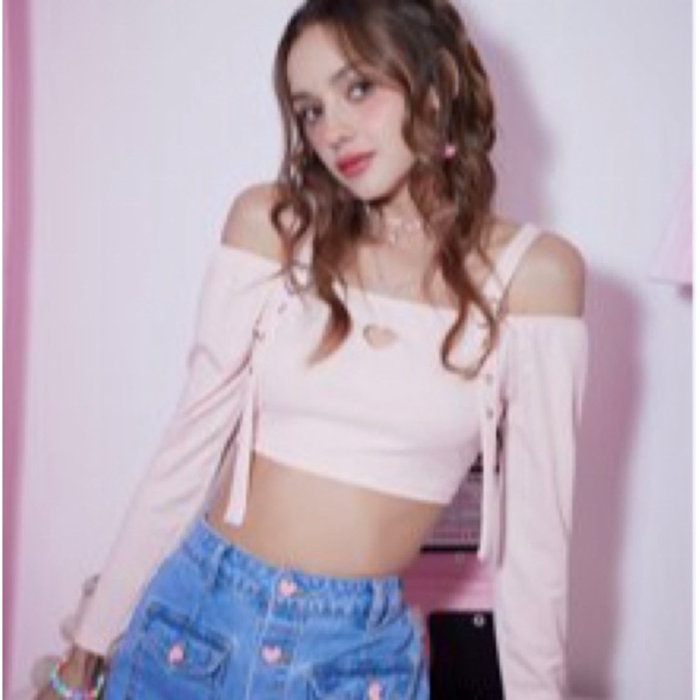 *sold* ROMWE Cropped Heart Shirt - Picture 5 of 5